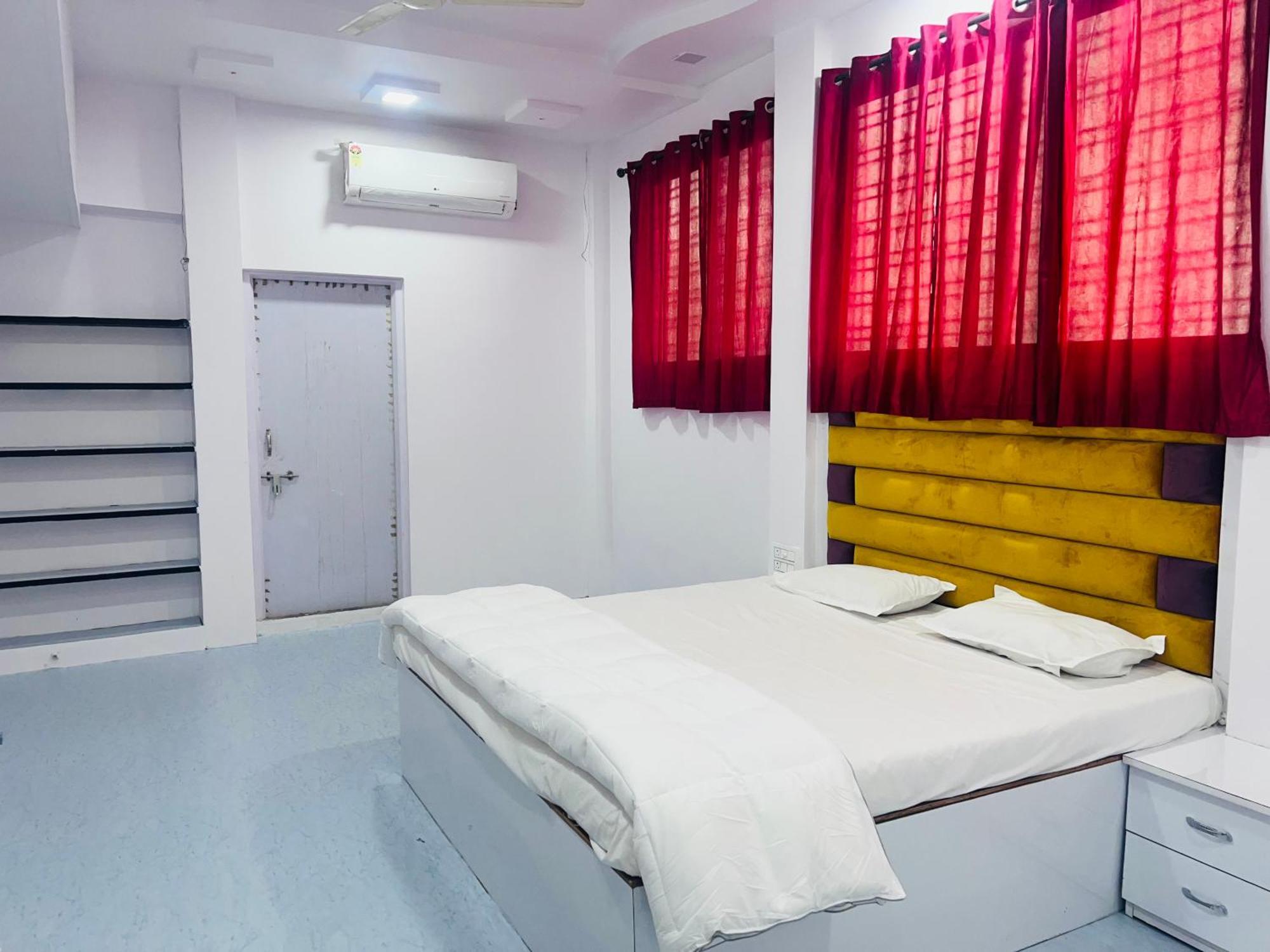 Lotus Hotel Nagpur Bagian luar foto